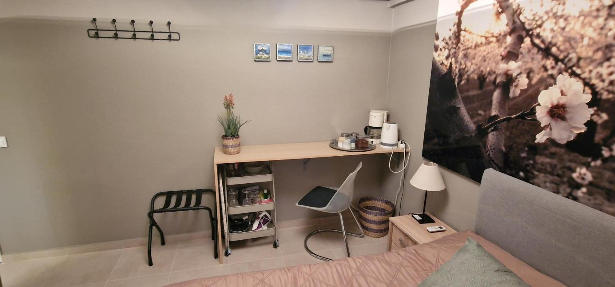 A Cozy Affordable Place At Voula Афины Экстерьер фото